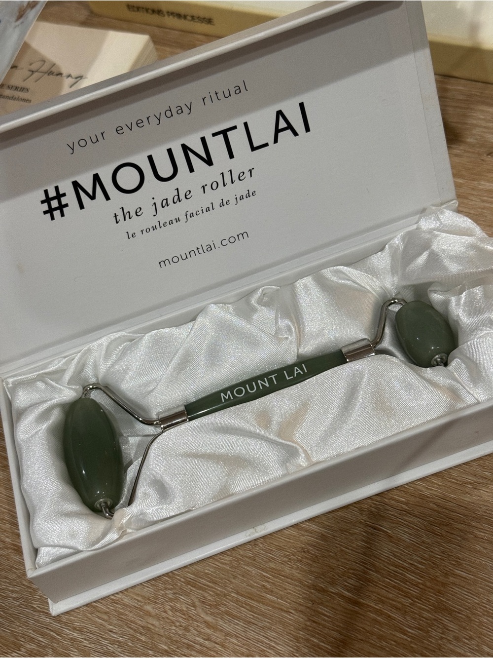 Mount Lai Green The Jade De-Puffing Facial Roller